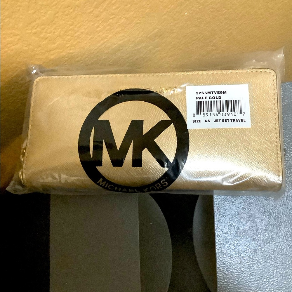 Michael Kors Jet Set Pale Gold Zip around Wallet